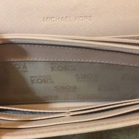 Michael Kors pink crossbody bag - Picture 9 of 12